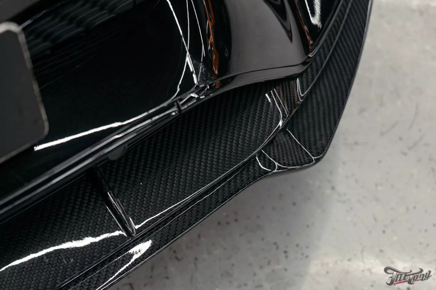 Выкинули BURMESTER 3D из нового Mercedes GLE 63S и установили новую акустическую систему. Выполнили комплексную шумоизоляцию, построили выхлопную систему, установили обвес Larte, оклеили полиуретаном
